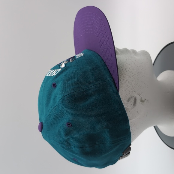 Starter| NWT Vintage Charlotte Hornets Blue Sports Cap Leather Metal Clasp - Picture 3 of 10